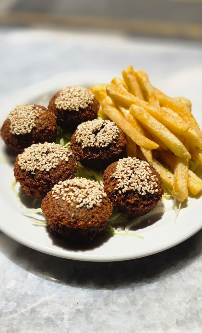 Crispy sesame falafel with golden chips